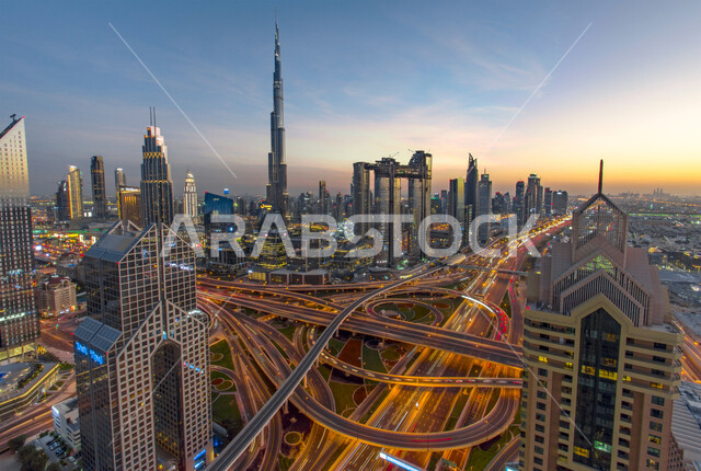 التقدم والتوسع العمراني في دولة الإمارات العربية المتحدة، الفن الهندسي المعماري للمباني والمنشآت السكنية والتجارية، المعالم السياحية المشهورة، مناطق جذب واستقطاب السائحين .