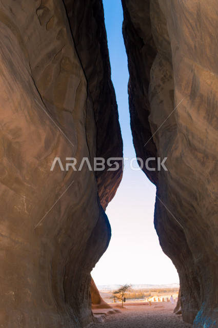 التكوين الصخري الطبيعي الجميل في العلا بالمملكة العربية السعودية