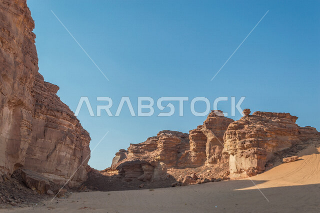 التكوين الصخري الطبيعي الجميل في العلا بالمملكة العربية السعودية ، جمال الطبيعة الخلابة