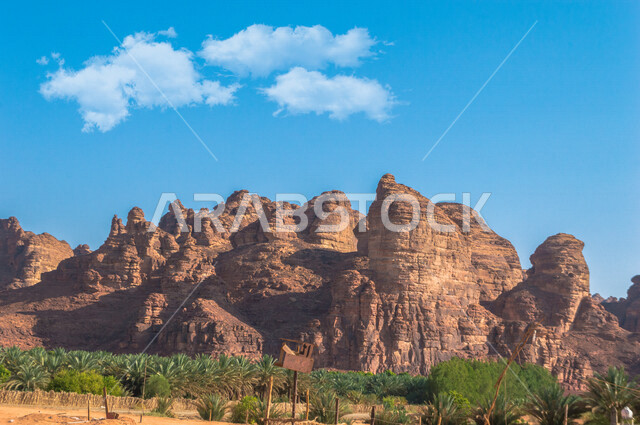 التكوين الصخري الطبيعي الجميل في العلا بالمملكة العربية السعودية ، جمال الطبيعة الخلابة