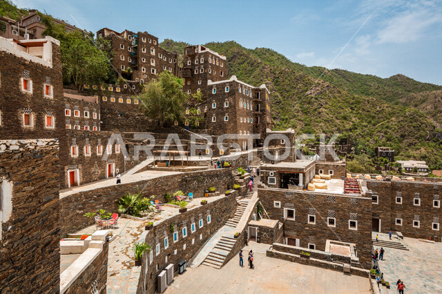 جولة رائعة ، مباني اثرية  قديمة في قرية رجال ألمع التراثية  في منطقة عسير بالمملكة العربية السعودية ، محافظة رجال ألمع التاريخية الاثرية ، مناطق سياحية رائعة بالسعودية