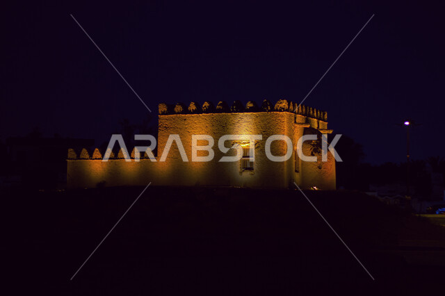  الفن الهندسي المعماري على الطراز الشعبي القديم، استخدام الطوب والطين في بناء المنشآت في الليل، أماكن ومعالم اسلامية دينية مشهورة، مسجد سوق القطارة القديم في الإمارات العربية المتحدة