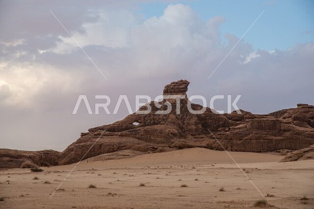  المناطق الصحراوية والكثبان الرملية في البراري، معالم اثرية تاريخية قديمة، اماكن سياحية مشهورة في المملكة العربية السعودية، المحميات الطبيعية الصحراوية، سلسلة الجبال والتكوينات والتشكلات الصخرية في منطقة تبوك