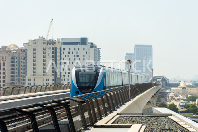 محطات وصول المسافرين، مترو دبي يصل لمحطة الخور الخاصة، توفير التسهيلات والخدمات للمغادرين والقادمين إلى الإمارات العربية المتحدة، مفهوم المواصلات العامة، الاهتمام بالبنية التحتية للجسور والطرقات