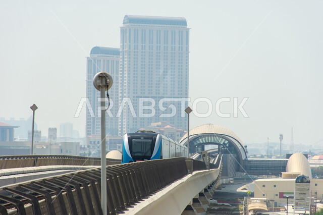 محطات وصول المسافرين، مترو دبي يصل لمحطة الخور الخاصة، توفير التسهيلات والخدمات للمغادرين والقادمين إلى الإمارات العربية المتحدة، مفهوم المواصلات العامة، الاهتمام بالبنية التحتية للجسور والطرقات