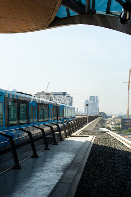 محطات وصول المسافرين، مترو دبي يصل لمحطة الخور الخاصة، توفير التسهيلات والخدمات للمغادرين والقادمين إلى الإمارات العربية المتحدة، مفهوم المواصلات العامة، الاهتمام بالبنية التحتية للجسور والطرقات