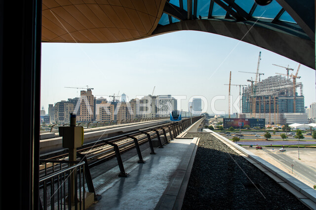 الاهتمام بالبنية التحتية للجسور والطرقات، محطات وصول المسافرين، مترو دبي يصل لمحطة الخور الخاصة، توفير التسهيلات والخدمات للمغادرين والقادمين إلى الإمارات العربية المتحدة، مفهوم المواصلات العامة