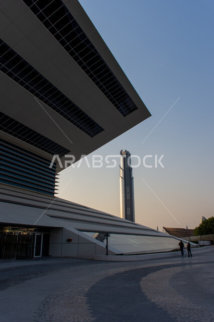 منارة فكرية وصرح معرفي حضاري, الفن الهندسي المعماري على الطراز الحديث, المعالم الثقافية المشهورة في الامارات العربية المتحدة, النمو والتقدم العمراني لمكتبة محمد بن راشد في مدينة دبي, دور الطباعة والنشر الإماراتية