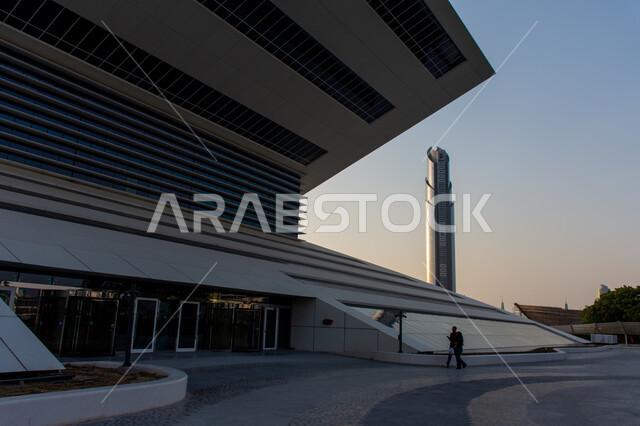 منارة فكرية وصرح معرفي حضاري, الفن الهندسي المعماري على الطراز الحديث, المعالم الثقافية المشهورة في الامارات العربية المتحدة, النمو والتقدم العمراني لمكتبة محمد بن راشد في مدينة دبي, دور الطباعة والنشر الإماراتية