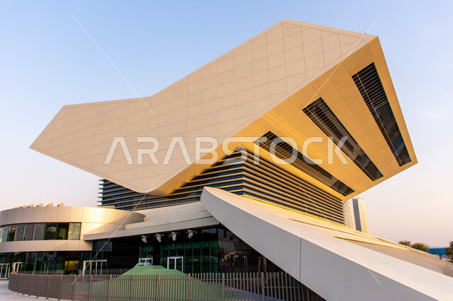 الفن الهندسي المعماري على الطراز الحديث, منارة فكرية وصرح معرفي حضاري, المعالم الثقافية المشهورة في الامارات العربية المتحدة, النمو والتقدم العمراني لمكتبة محمد بن راشد في مدينة دبي, دور الطباعة والنشر الإماراتية