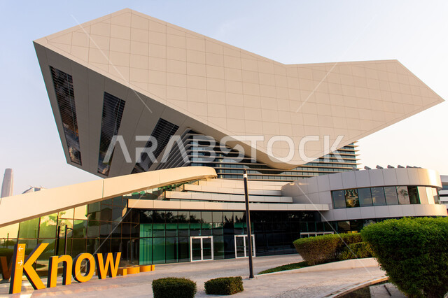 النمو والتقدم العمراني لمكتبة محمد بن راشد في مدينة دبي, الفن الهندسي المعماري على الطراز الحديث, منارة فكرية وصرح معرفي حضاري, المعالم الثقافية المشهورة في الامارات العربية المتحدة, دور الطباعة والنشر الإماراتية