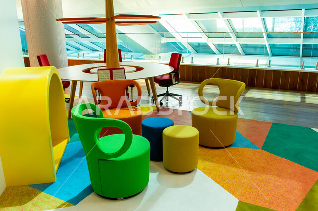 تأمين وسائل الراحة للقراء، صرح معرفي حضاري، جناح الطفل بمكتبة محمد بن راشد في مدينة دبي، أماكن القراءة والثقافة، كنبات الجلوس الملونة، الكتب والقصص والروايات، معالم سياحية مشهورة في الامارات العربية المتحدة، فعاليات ومعارض متميزة