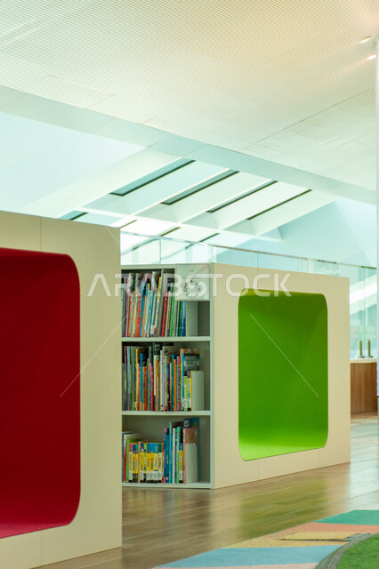 جناح الطفل بمكتبة محمد بن راشد في مدينة دبي، صرح معرفي حضاري، أماكن القراءة والثقافة، الكتب والقصص والروايات، ديكورات داخلية متميزة، معالم سياحية مشهورة في الامارات العربية المتحدة، فعاليات ومعارض وندوات