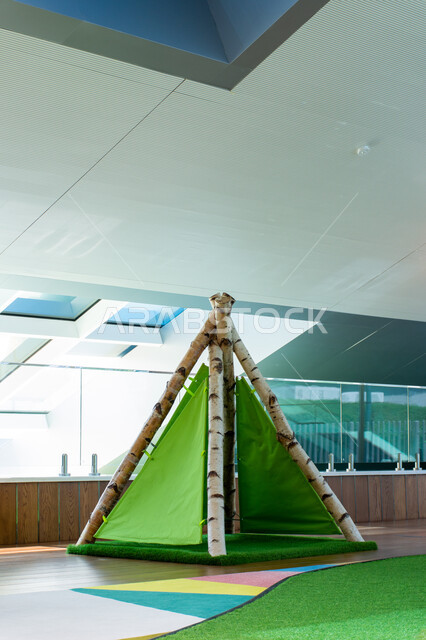 جناح الطفل بمكتبة محمد بن راشد في مدينة دبي، صرح معرفي حضاري، خيمة ملونة بسيطة، أماكن القراءة والثقافة، الكتب والقصص والروايات، ديكورات داخلية متميزة، معالم سياحية مشهورة في الامارات العربية المتحدة، فعاليات ومعارض متميزة