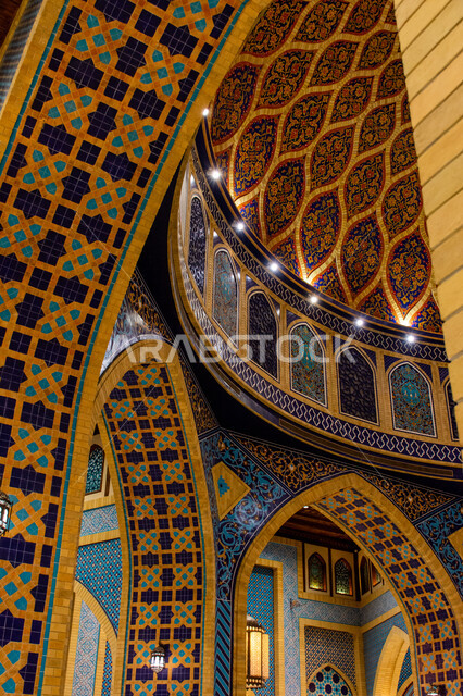 التراث العربي الشرقي الأصيل، مول ابن بطوطة في دبي بالإمارات العربية المتحدة، الأماكن و المعالم السياحية المشهورة، تصاميم وديكورات داخلية فاخرة، الفن الهندسي المعماري، نقوش وزخارف إسلامية مميزة