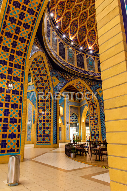 نقوش وزخارف إسلامية مميزة، التراث العربي الشرقي الأصيل، مول ابن بطوطة في دبي بالإمارات العربية المتحدة، الأماكن و المعالم السياحية المشهورة، تصاميم وديكورات داخلية فاخرة، الفن الهندسي المعماري