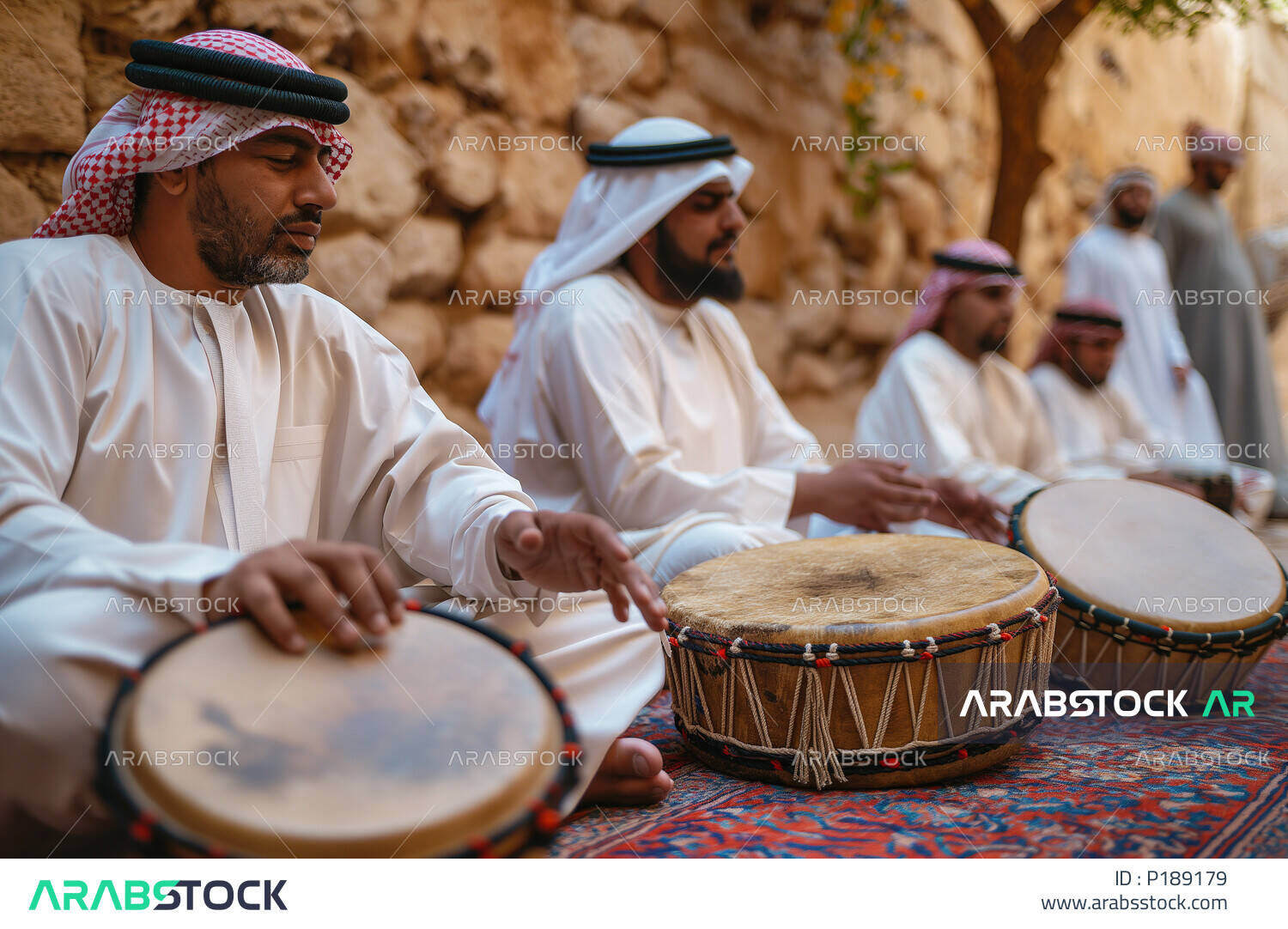 حب الوطن والاعتزاز به, والاندماج مع الرقص الشعبي وقرع الطبول في يوم ...