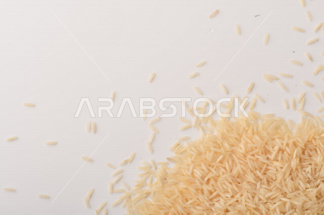 محصول الارز على خلفية بيضاء ، محاصيل زراعية