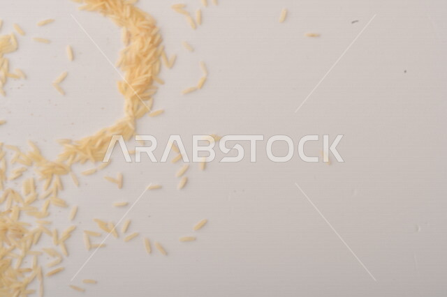 محصول الارز على خلفية بيضاء ، محاصيل زراعية