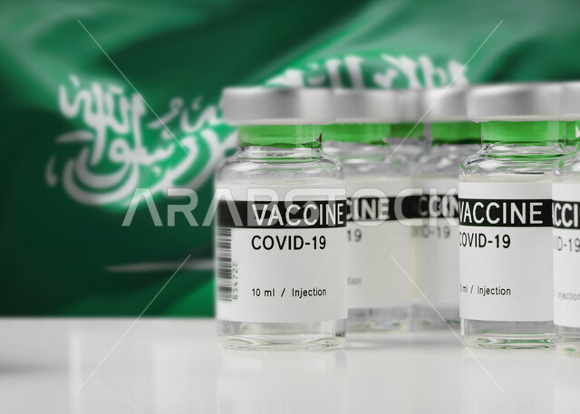 مجموعة من اللقاحات الواقية من فيروس كورونا ،  لقاح كورونا الآمن ، التطعيم الآمن لكوفيد 19 ، التلقيح الطبي ، جرعة لتفادي الاصابة بالعدوى ، خلفية بعلم المملكة العربية السعودية