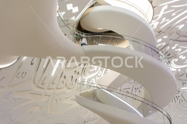 التصاميم والديكورات المتميزة، أماكن ومعالم سياحية مشهورة في الإمارات العربيه المتحده، الفن الهندسي على الطراز الحديث، رؤيه مستقبليه إماراتية، متحف المستقبل من الداخل في إمارة دبي، استقطاب السياح من جميع دول العالم