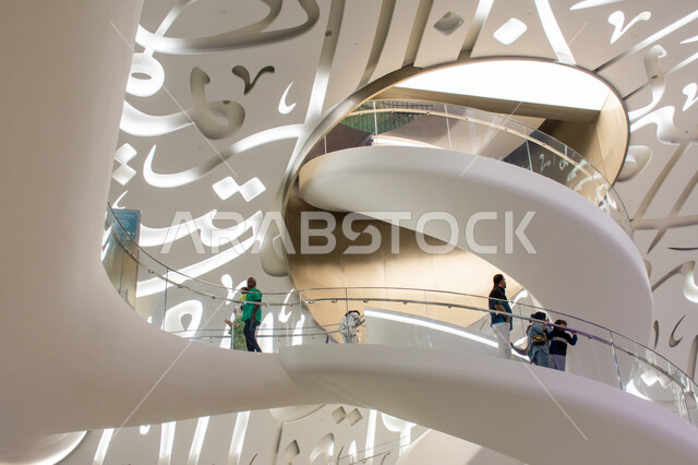 التصاميم والديكورات المتميزة، أماكن ومعالم سياحية مشهورة في الإمارات العربيه المتحده، الفن الهندسي على الطراز الحديث، رؤيه مستقبليه إماراتية، متحف المستقبل من الداخل في إمارة دبي، استقطاب السياح من جميع دول العالم