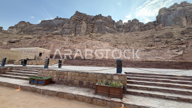 معالم اثرية تاريخية قديمة، اماكن سياحية مشهورة، التكوينات والتشكيلات الصخرية في صحراء محافظة العلا، القمم والمرتفعات الجبلية وسط البيئة الرمليه، المناظر الطبيعية في المناطق الصحراوية في المملكة العربيه السعودية