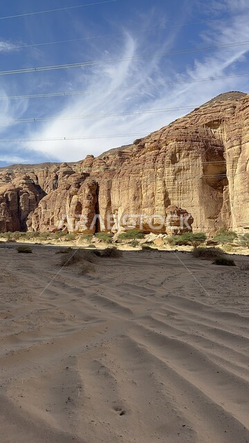 معالم اثرية تاريخية قديمة، اماكن سياحية مشهورة، التكوينات والتشكيلات الصخرية في صحراء محافظة العلا، القمم والمرتفعات الجبلية وسط البيئة الرمليه، المناظر الطبيعية في المناطق الصحراوية في المملكة العربيه السعودية