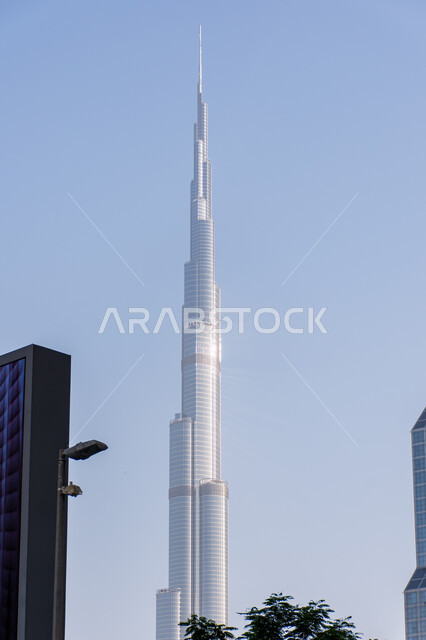 النمو والتطور العمراني لأبراج وناطحات السحاب في شارع الشيخ زايد في مدينة دبي، الفن الهندسي المعماري للمباني والمنشآت في الإمارات العربية المتحدة، معالم سياحية مشهورة في مدينة دبي, أماكن السياحة الترفيهيه الممتعه في وقت النهار، اطول ابراج العالم برج خليفة