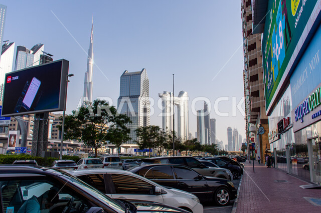 النمو والتطور العمراني لأبراج وناطحات السحاب في شارع الشيخ زايد في مدينة دبي، الفن الهندسي المعماري للمباني والمنشآت في الإمارات العربية المتحدة، معالم سياحية مشهورة في مدينة دبي, أماكن السياحة الترفيهيه الممتعه في وقت النهار، اطول ابراج العالم برج خليفة