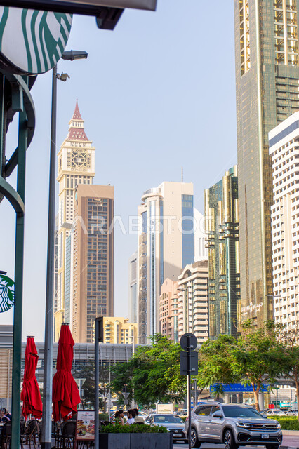 النمو والتطور العمراني لأبراج وناطحات السحاب في شارع الشيخ زايد في مدينة دبي، الفن الهندسي المعماري للمباني والمنشآت في الإمارات العربية المتحدة، معالم سياحية مشهورة في مدينة دبي, أماكن السياحة الترفيهيه الممتعه في وقت النهار