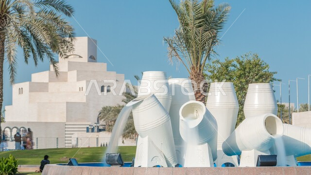 الفن الهندسي المعماري في بناء متحف الفن الإسلامي في مدينة الدوحة بقطر, شلالات ونوافير المياه من مجسمات الأوعية البيضاء الكبيرة, تماثيل جرات الماء على كورنيش الدوحة, معالم وأماكن طبيعية سياحية مشهورة 