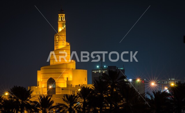 الهندسة المعمارية الحديثة في تصميم المسجد الحلزوني, إضاءة  المركز الثقافي الإسلامي في الدوحة بقطر ليلاً, المعالم الثقافية الدينية القطرية السياحية المشهورة, مركز الشيخ عبد الله بن زايد الثقافي