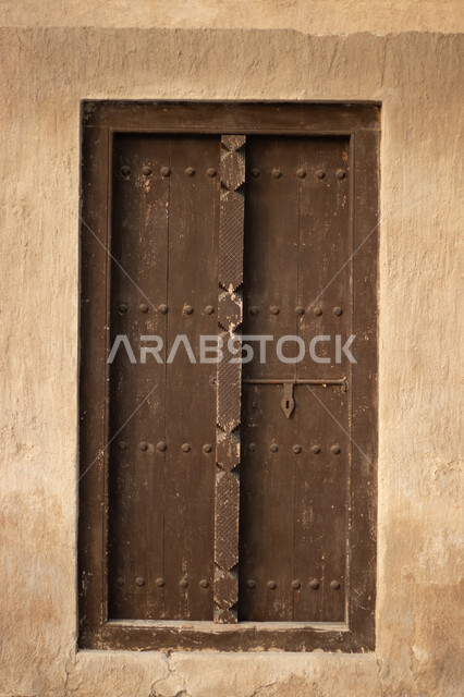 المعالم السياحية الشهيرة، نافذة في مبنى تراثي، دار آل مكتوم في منطقة الشندغة في حي خور دبي، المباني الأثرية بالإمارات العربية المتحدة، الفن الهندسي المعماري على الطراز القديم