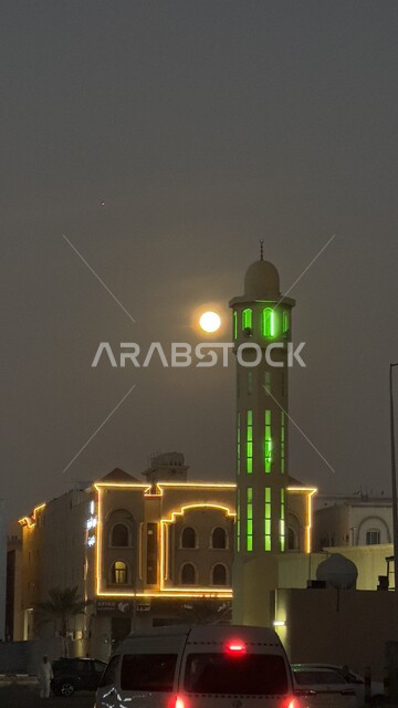 المدن والمعالم التاريخية السياحية في المملكة العربية السعودية، الفن الهندسي المعماري للمساجد على الطراز الاسلامي، صورة مقربة لمأذنة مسجد في محافظة العلا