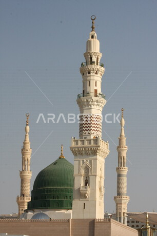 صور بمختلف الجهات لمسجد النبوي الشريف في المدينة المنورة في  المملكة العربية السعودية ، العبادة و التقرب الى الله , الحرم النبوي الشريف , مسجد النبي محمد , القبة الخضراء من معالم المسجد النبوي
