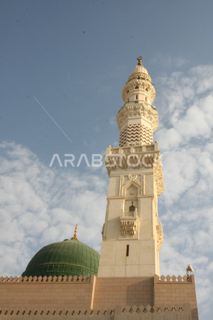 صور بمختلف الجهات لمسجد النبوي الشريف في المدينة المنورة في  المملكة العربية السعودية ، العبادة و التقرب الى الله , الحرم النبوي الشريف , مسجد النبي محمد , القبة الخضراء من معالم المسجد النبوي