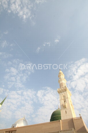 صور بمختلف الجهات لمسجد النبوي الشريف في المدينة المنورة في  المملكة العربية السعودية ، العبادة و التقرب الى الله , الحرم النبوي الشريف , مسجد النبي محمد , القبة الخضراء من معالم المسجد النبوي