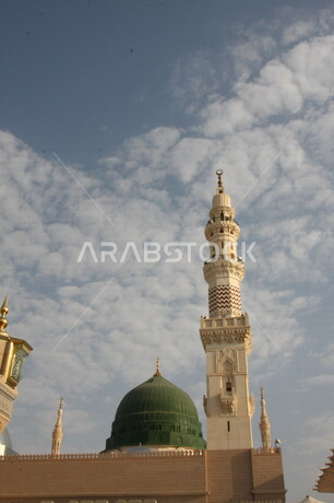 صور بمختلف الجهات لمسجد النبوي الشريف في المدينة المنورة في  المملكة العربية السعودية ، العبادة و التقرب الى الله , الحرم النبوي الشريف , مسجد النبي محمد , القبة الخضراء من معالم المسجد النبوي