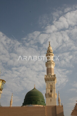 صور بمختلف الجهات لمسجد النبوي الشريف في المدينة المنورة في  المملكة العربية السعودية ، العبادة و التقرب الى الله , الحرم النبوي الشريف , مسجد النبي محمد , القبة الخضراء من معالم المسجد النبوي