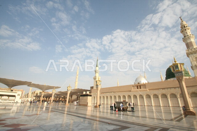 صور بمختلف الجهات لمسجد النبوي الشريف في المدينة المنورة في  المملكة العربية السعودية ، العبادة و التقرب الى الله , الحرم النبوي الشريف , مسجد النبي محمد , القبة الخضراء من معالم المسجد النبوي