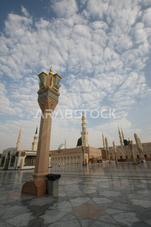 صور بمختلف الجهات لمسجد النبوي الشريف في المدينة المنورة في  المملكة العربية السعودية ، العبادة و التقرب الى الله , الحرم النبوي الشريف , مسجد النبي محمد , القبة الخضراء من معالم المسجد النبوي