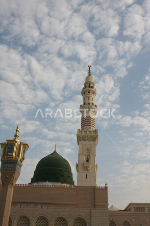 صور بمختلف الجهات لمسجد النبوي الشريف في المدينة المنورة في  المملكة العربية السعودية ، العبادة و التقرب الى الله , الحرم النبوي الشريف , مسجد النبي محمد , القبة الخضراء من معالم المسجد النبوي