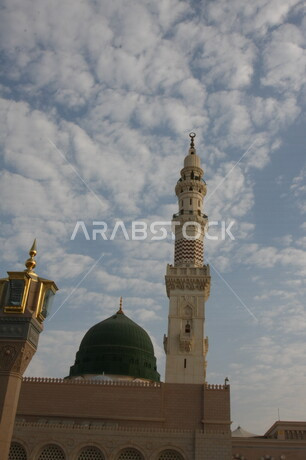 صور بمختلف الجهات لمسجد النبوي الشريف في المدينة المنورة في  المملكة العربية السعودية ، العبادة و التقرب الى الله , الحرم النبوي الشريف , مسجد النبي محمد , القبة الخضراء من معالم المسجد النبوي