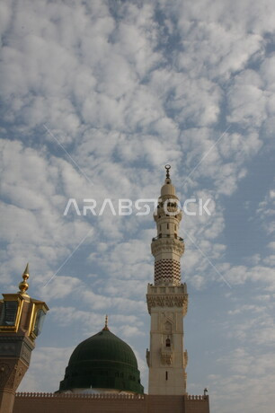 صور بمختلف الجهات لمسجد النبوي الشريف في المدينة المنورة في  المملكة العربية السعودية ، العبادة و التقرب الى الله , الحرم النبوي الشريف , مسجد النبي محمد , القبة الخضراء من معالم المسجد النبوي