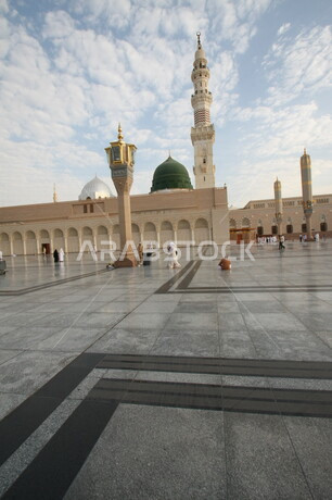 صور بمختلف الجهات لمسجد النبوي الشريف في المدينة المنورة في  المملكة العربية السعودية ، العبادة و التقرب الى الله , الحرم النبوي الشريف , مسجد النبي محمد , القبة الخضراء من معالم المسجد النبوي