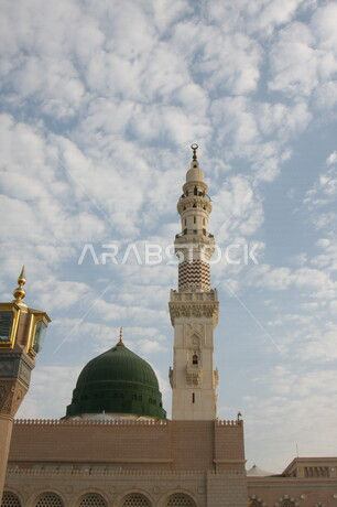صور بمختلف الجهات لمسجد النبوي الشريف في المدينة المنورة في  المملكة العربية السعودية ، العبادة و التقرب الى الله , الحرم النبوي الشريف , مسجد النبي محمد , القبة الخضراء من معالم المسجد النبوي