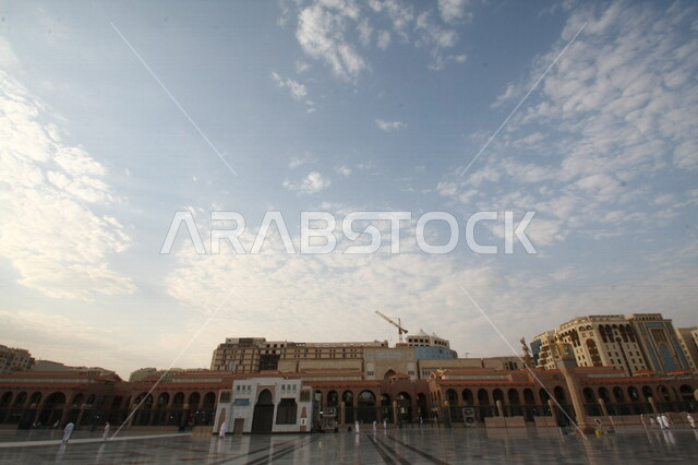 صور بمختلف الجهات لمسجد النبوي الشريف في المدينة المنورة في  المملكة العربية السعودية ، العبادة و التقرب الى الله , الحرم النبوي الشريف , مسجد النبي محمد , القبة الخضراء من معالم المسجد النبوي