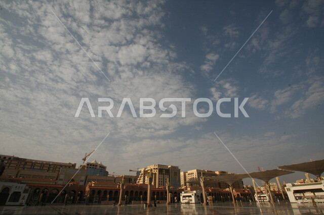 صور بمختلف الجهات لمسجد النبوي الشريف في المدينة المنورة في  المملكة العربية السعودية ، العبادة و التقرب الى الله , الحرم النبوي الشريف , مسجد النبي محمد , القبة الخضراء من معالم المسجد النبوي