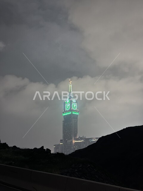 Architectural engineering art of hotels and towers overlooking the Grand Mosque in Mecca, performing Hajj and Umrah rituals, worship and getting closer to God, Islamic religious landmarks, close-up of the Royal Clock Tower building in the Kingdom of Saudi Arabia at night